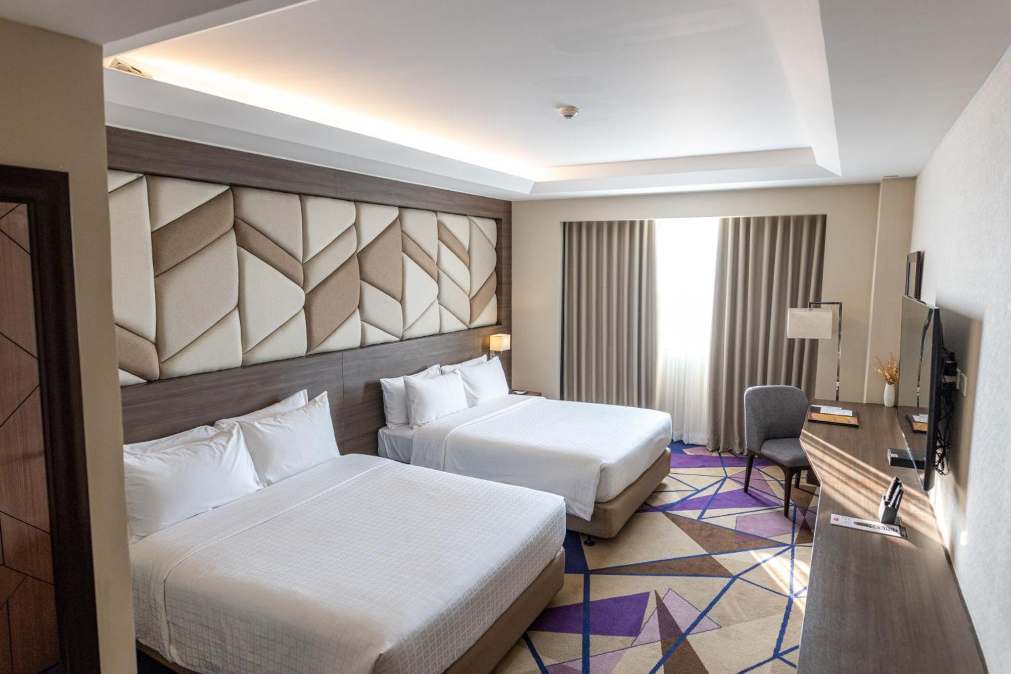 Luxent Hotel Quezon City Dış mekan fotoğraf