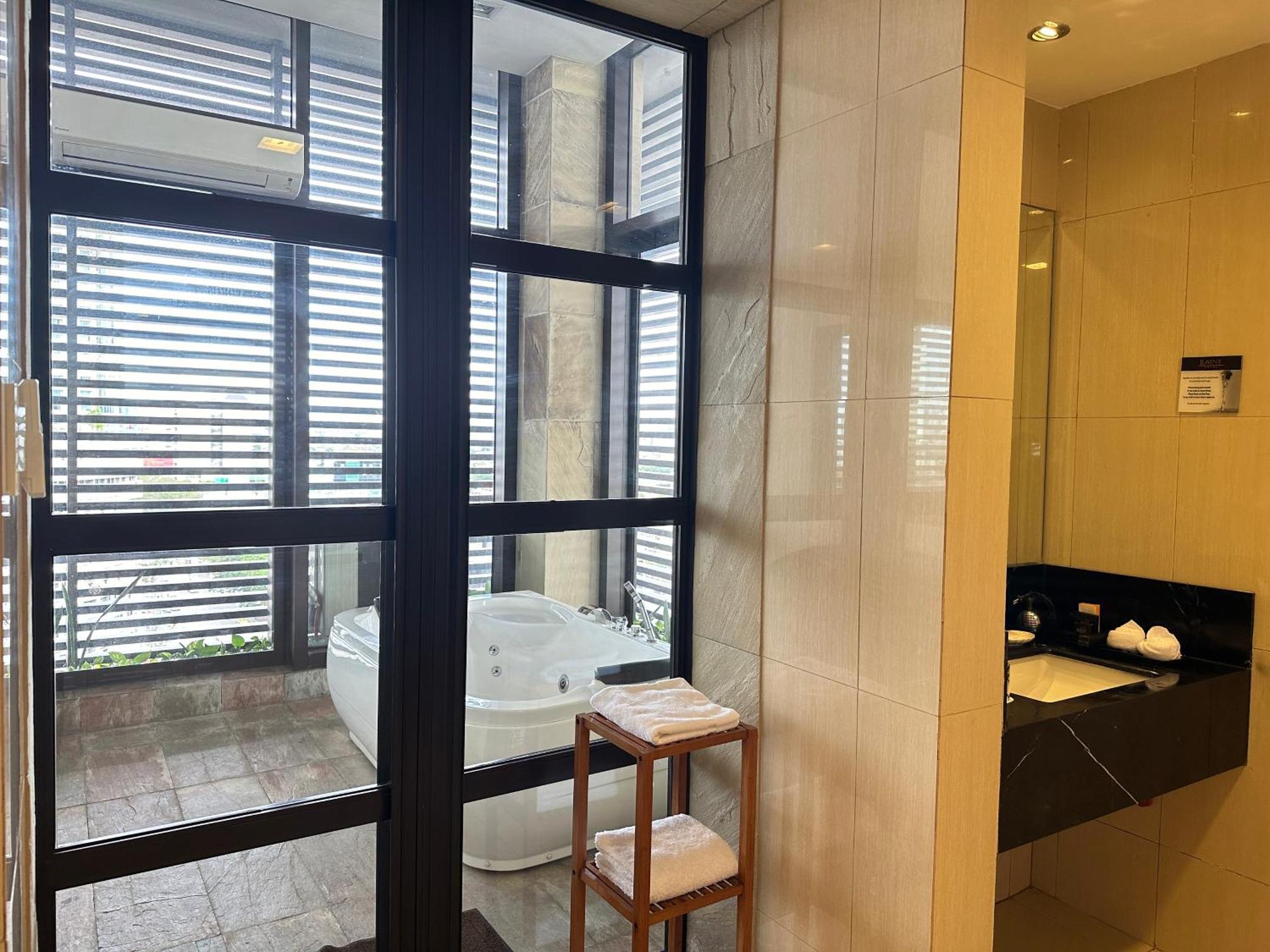 Luxent Hotel Quezon City Dış mekan fotoğraf