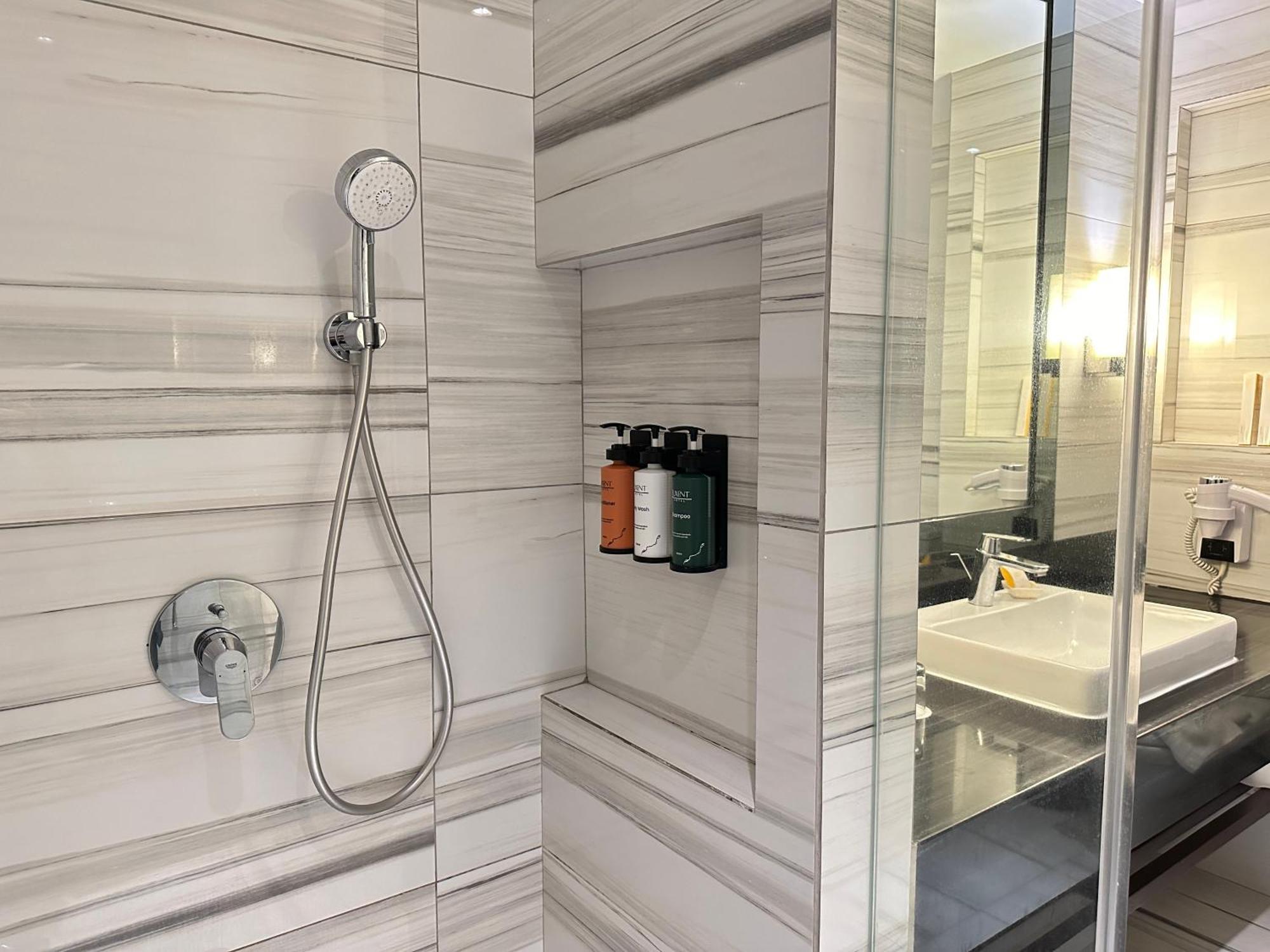 Luxent Hotel Quezon City Dış mekan fotoğraf