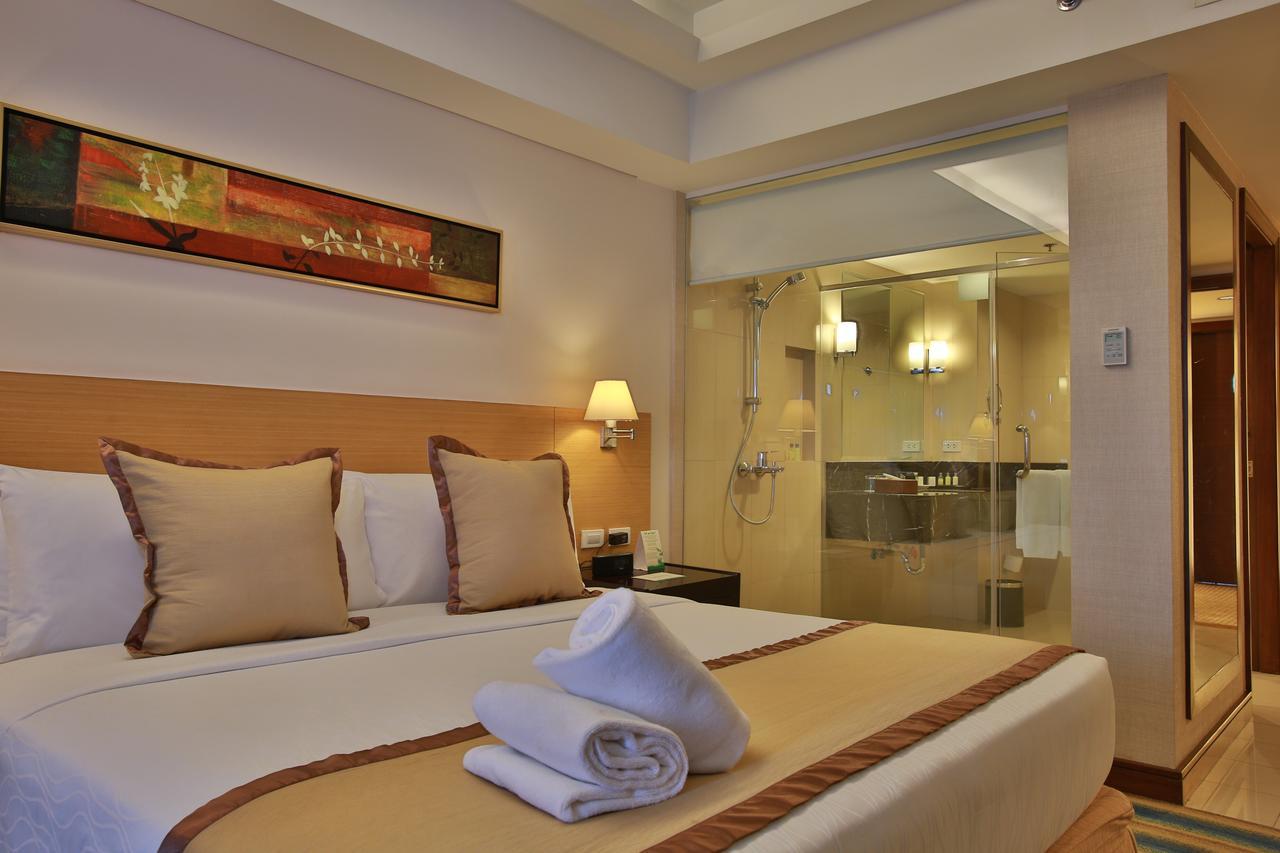Luxent Hotel Quezon City Dış mekan fotoğraf