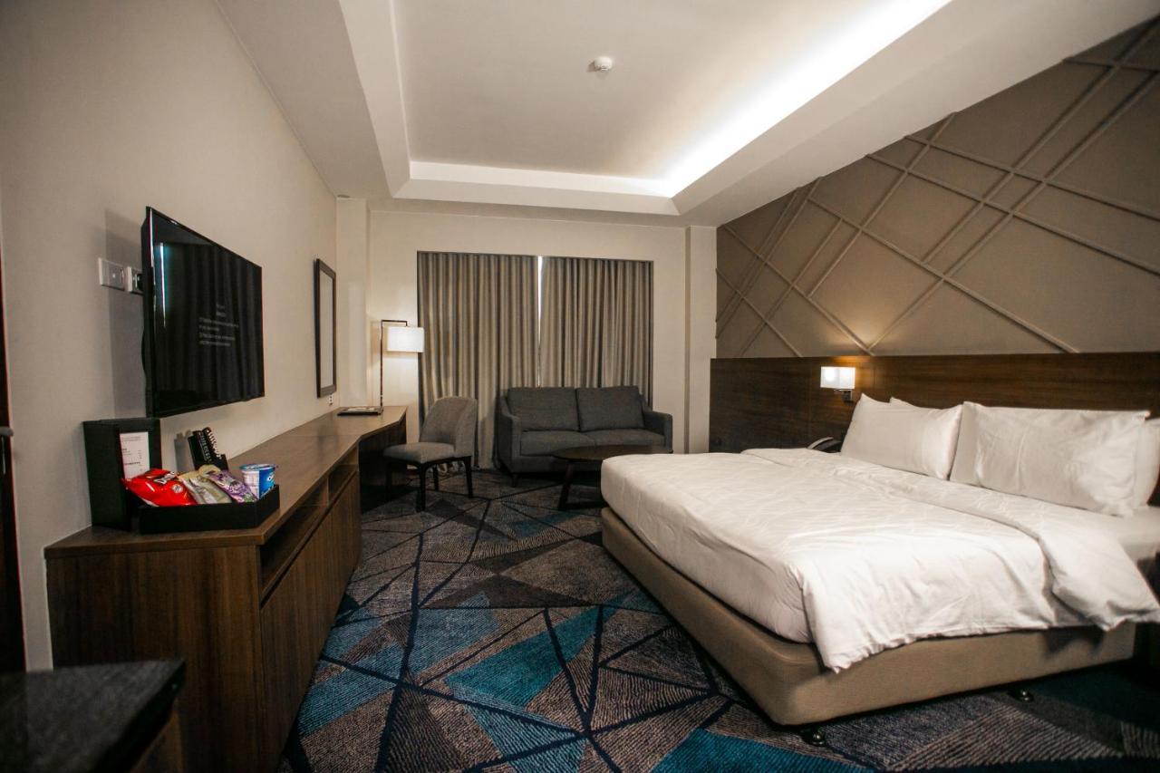 Luxent Hotel Quezon City Dış mekan fotoğraf